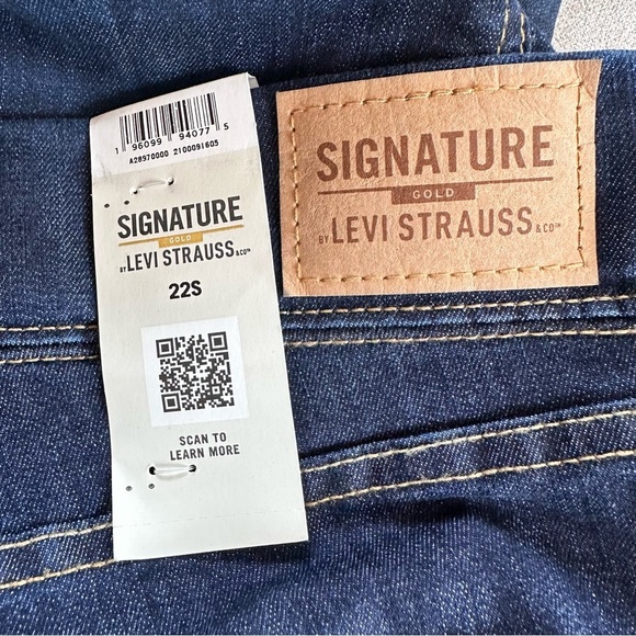 NWT Levi Strauss Signature Gold Totally Shaping Pull On Bootcut Jeans. 22 Short. - Picture 6 of 13